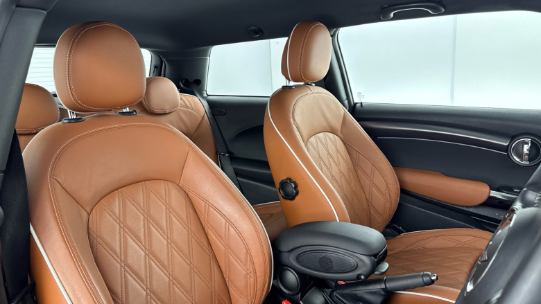 MINI Hatchback 1.5 Cooper Exclusive 3dr Auto Petrol Hatchback